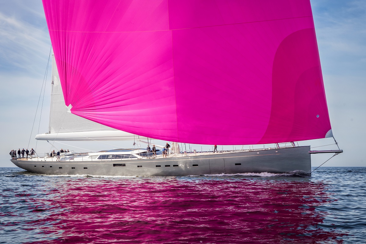 Superyacht PINK GIN VI - Pink sails
